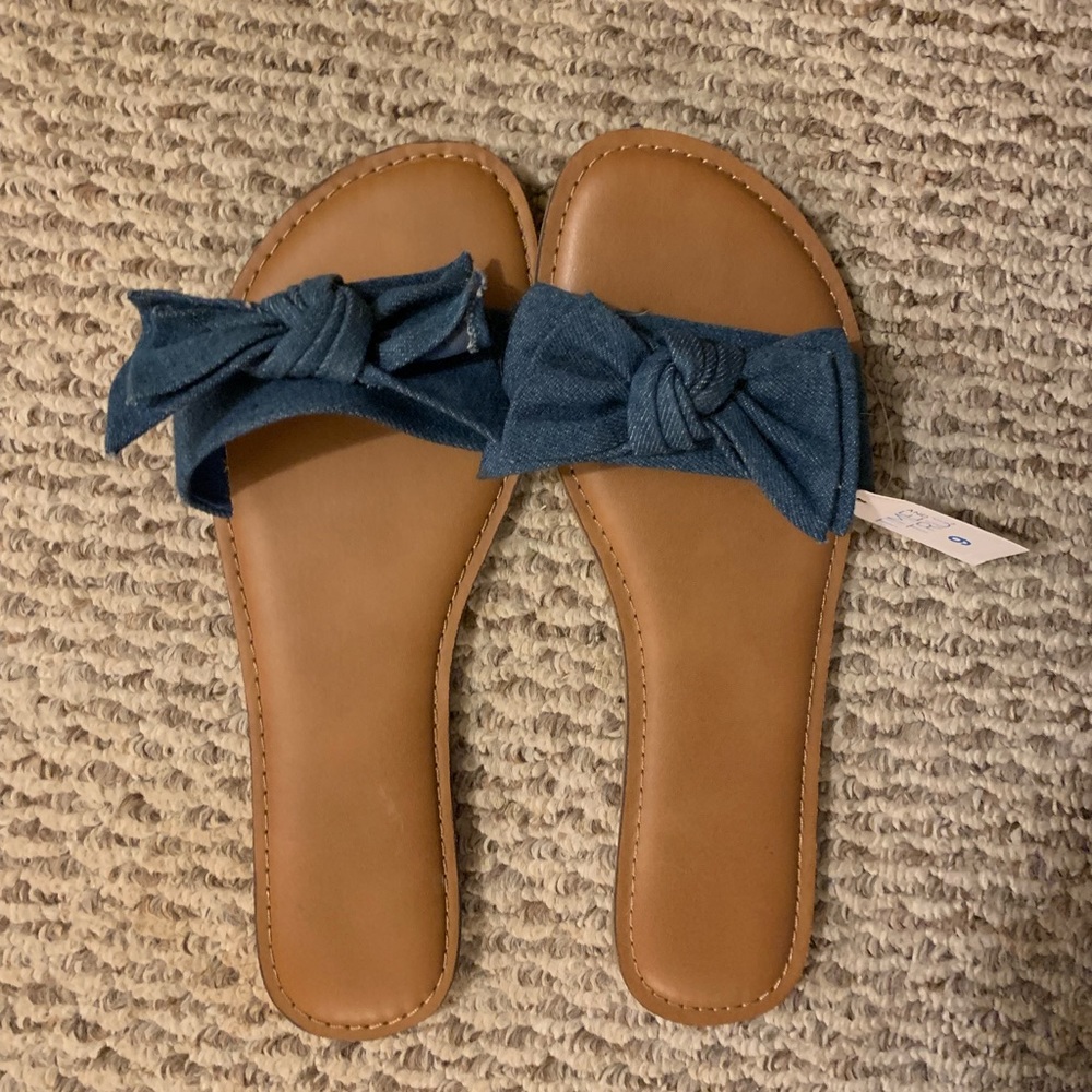 Bow sandals